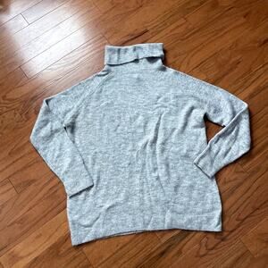 H&M Basic Gray Long Sleeve Turtleneck Sweater Size Medium